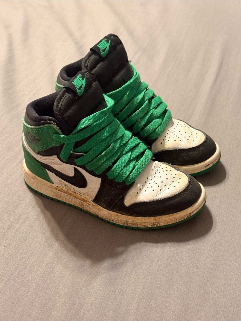 Nike Air Jordan 1 High Lucky Green Youth Size 12C Green Black White Sneakers